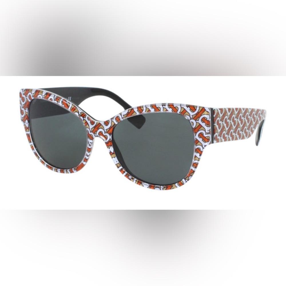 Women’s Burberry sunglasses, brand new with tags!Comes in a replacement case